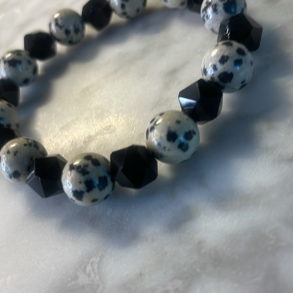 Dalmatian Jasper & black onyx bracelet in 7” - Picture 2 of 4